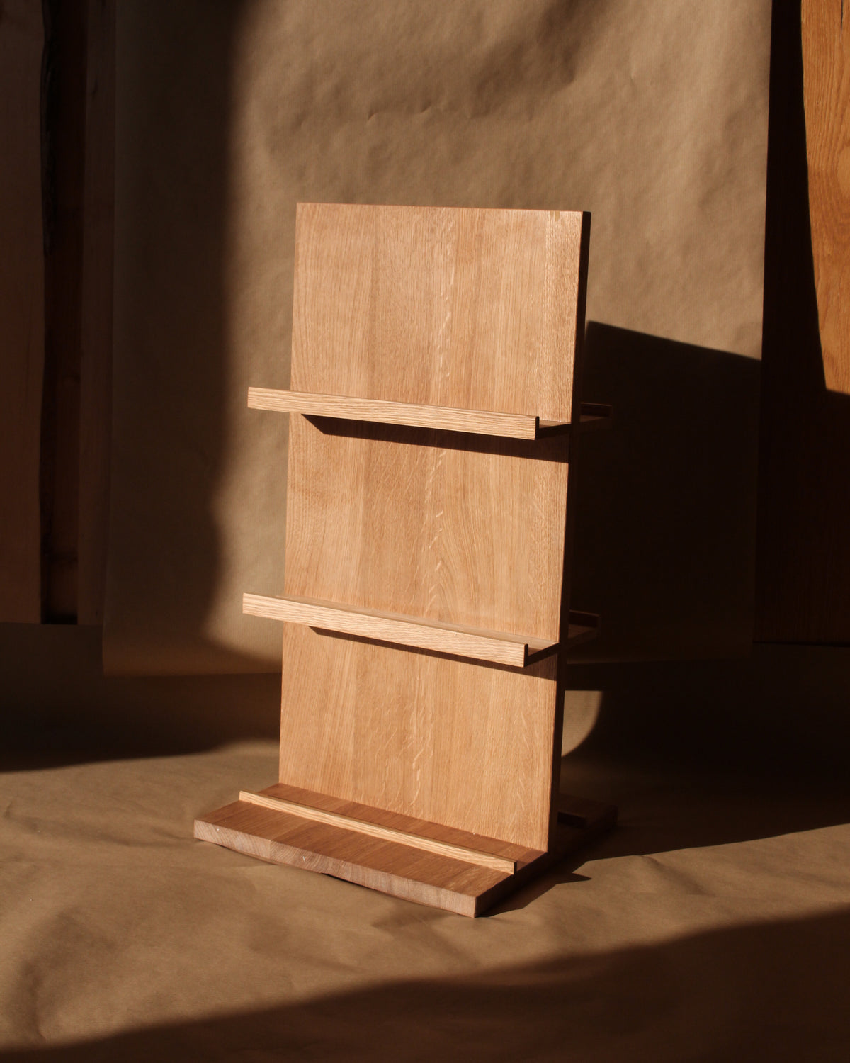 2-seitiges Massivholz-Display aus Eiche für 12-18 Karten