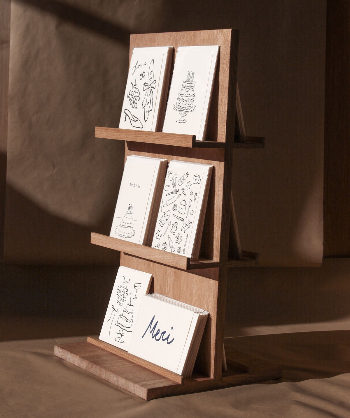 2-seitiges Massivholz-Display aus Eiche für 12-18 Karten